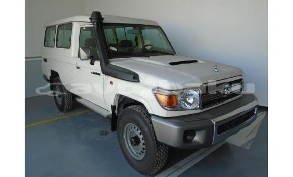 Buy Import Abarth 595 White Car in Import - Dubai in Abseron