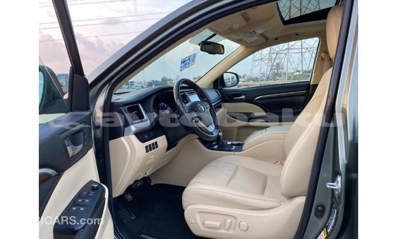 Buy Import Toyota Highlander Green Car in Import - Dubai in Abseron Buy Import Toyota Highlander Green Car in Import - Dubai in Abseron