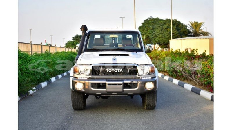 Big with watermark toyota land cruiser abseron import dubai 1725