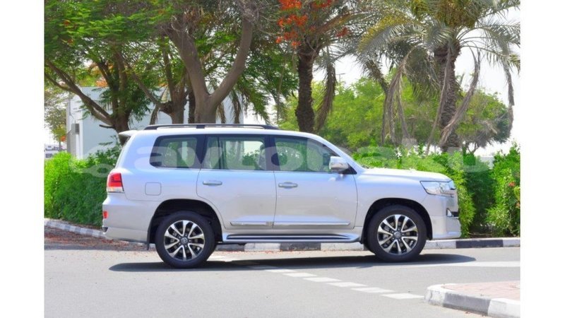 Big with watermark toyota land cruiser abseron import dubai 1744