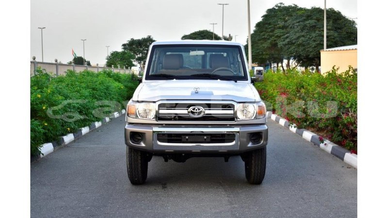 Big with watermark toyota land cruiser abseron import dubai 1746