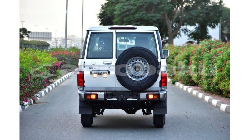 Big with watermark toyota land cruiser abseron import dubai 1746