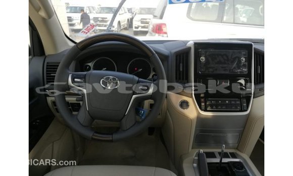 Buy Import Toyota Land Cruiser White Car in Import - Dubai in Abseron Buy Import Toyota Land Cruiser White Car in Import - Dubai in Abseron