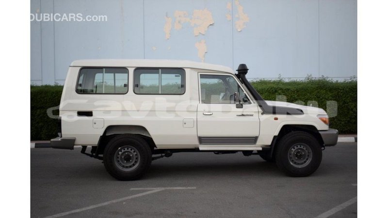 Big with watermark toyota land cruiser abseron import dubai 1947