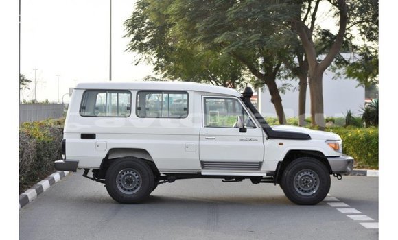 Buy Import Toyota Land Cruiser White Car in Import - Dubai in Abseron Buy Import Toyota Land Cruiser White Car in Import - Dubai in Abseron