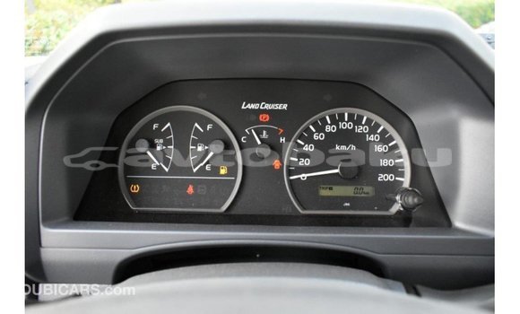 Buy Import Toyota Land Cruiser White Car in Import - Dubai in Abseron Buy Import Toyota Land Cruiser White Car in Import - Dubai in Abseron