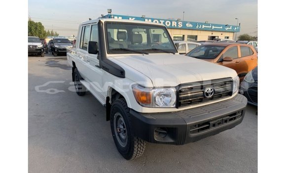 Buy Import Toyota Land Cruiser White Car in Import - Dubai in Abseron Buy Import Toyota Land Cruiser White Car in Import - Dubai in Abseron
