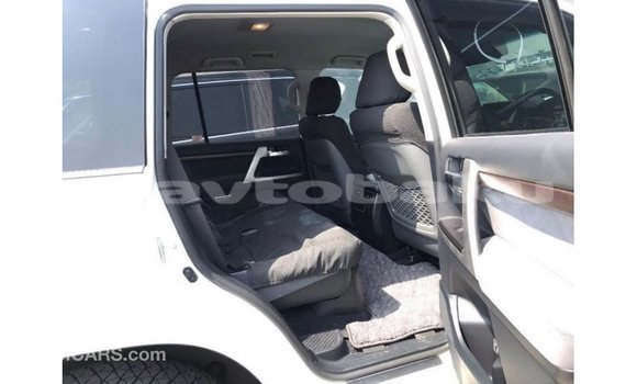 Buy Import Toyota Land Cruiser White Car in Import - Dubai in Abseron Buy Import Toyota Land Cruiser White Car in Import - Dubai in Abseron
