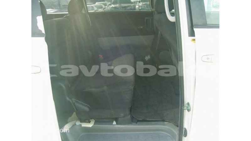 Big with watermark toyota noah abseron import dubai 2263