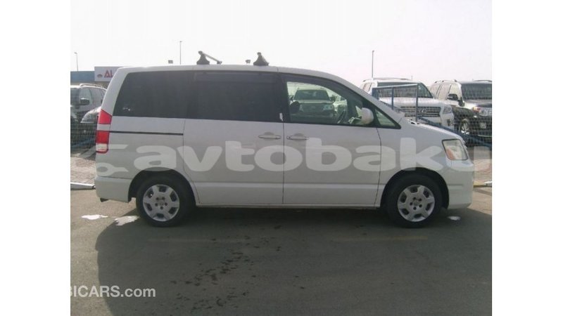 Big with watermark toyota noah abseron import dubai 2263