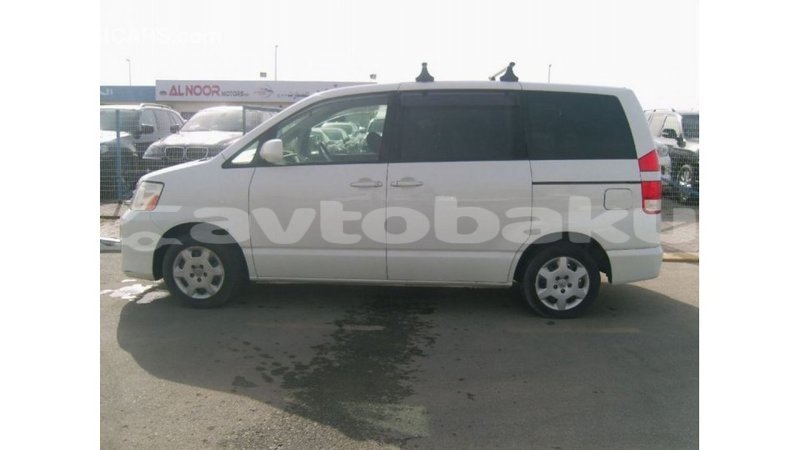 Big with watermark toyota noah abseron import dubai 2263