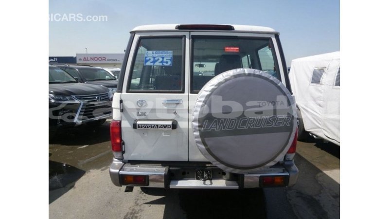 Big with watermark toyota land cruiser abseron import dubai 2285