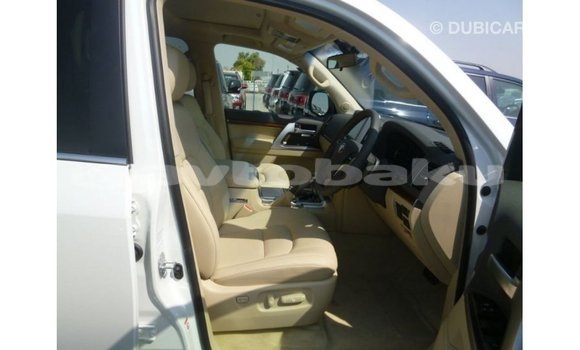 Buy Import Toyota Land Cruiser White Car in Import - Dubai in Abseron Buy Import Toyota Land Cruiser White Car in Import - Dubai in Abseron