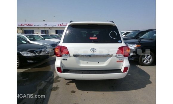 Buy Import Toyota Land Cruiser White Car in Import - Dubai in Abseron Buy Import Toyota Land Cruiser White Car in Import - Dubai in Abseron
