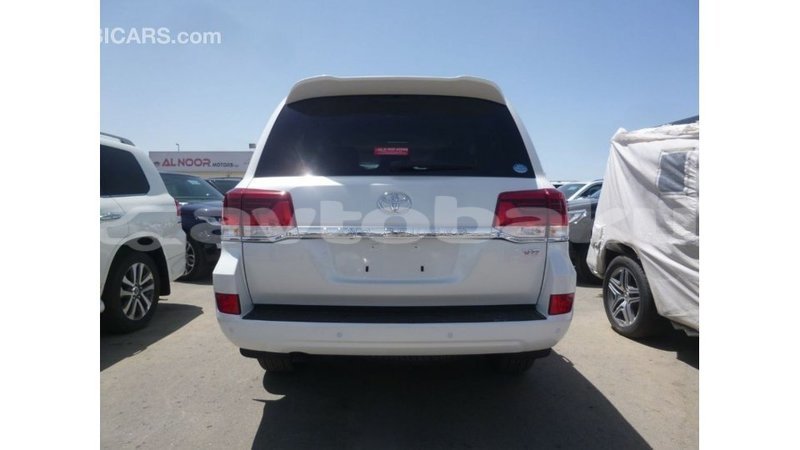 Big with watermark toyota land cruiser abseron import dubai 2352
