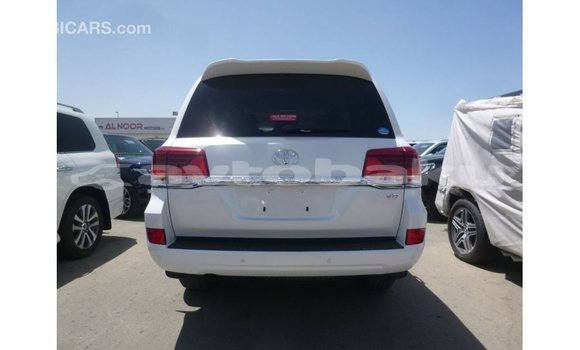 Buy Import Toyota Land Cruiser White Car in Import - Dubai in Abseron Buy Import Toyota Land Cruiser White Car in Import - Dubai in Abseron