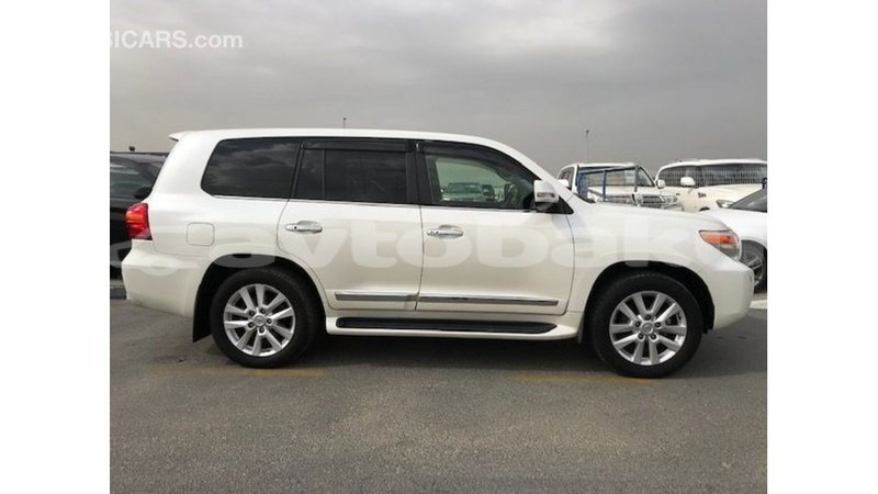 Big with watermark toyota land cruiser abseron import dubai 2368