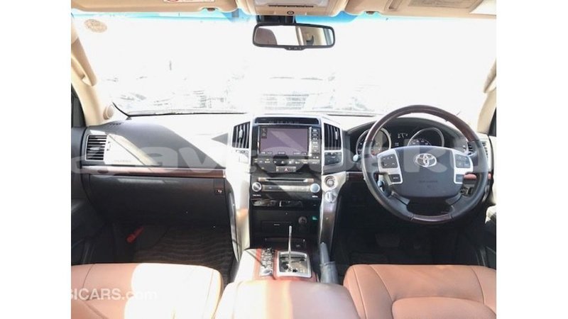 Big with watermark toyota land cruiser abseron import dubai 2369