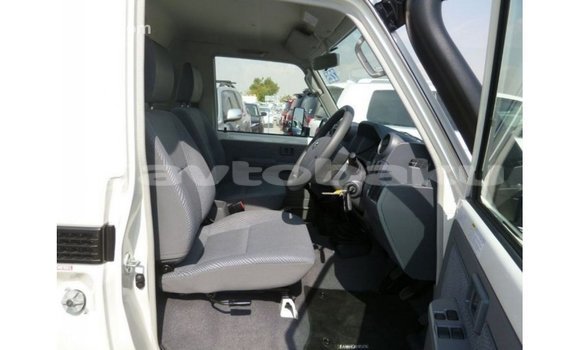 Buy Import Toyota Land Cruiser White Car in Import - Dubai in Abseron Buy Import Toyota Land Cruiser White Car in Import - Dubai in Abseron