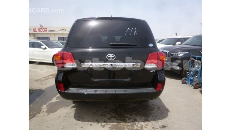 Big with watermark toyota land cruiser abseron import dubai 2482
