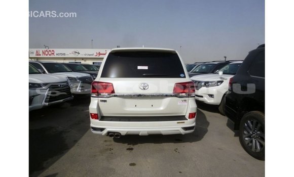 Buy Import Toyota Land Cruiser White Car in Import - Dubai in Abseron Buy Import Toyota Land Cruiser White Car in Import - Dubai in Abseron
