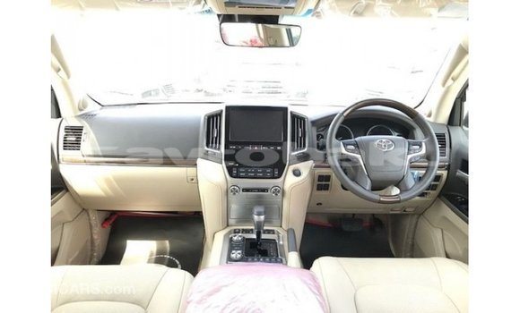 Buy Import Toyota Land Cruiser White Car in Import - Dubai in Abseron Buy Import Toyota Land Cruiser White Car in Import - Dubai in Abseron