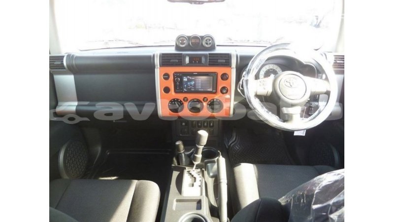 Big with watermark toyota fj cruiser abseron import dubai 2517