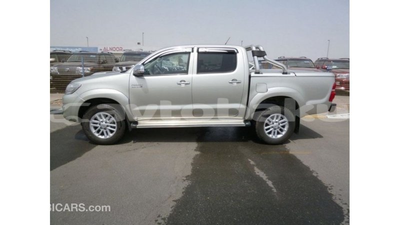 Big with watermark toyota hilux abseron import dubai 2536