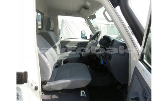 Buy Import Toyota Land Cruiser White Car in Import - Dubai in Abseron Buy Import Toyota Land Cruiser White Car in Import - Dubai in Abseron