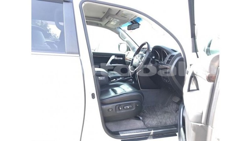 Big with watermark toyota land cruiser abseron import dubai 2547