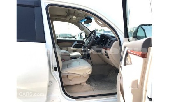 Buy Import Toyota Land Cruiser White Car in Import - Dubai in Abseron Buy Import Toyota Land Cruiser White Car in Import - Dubai in Abseron
