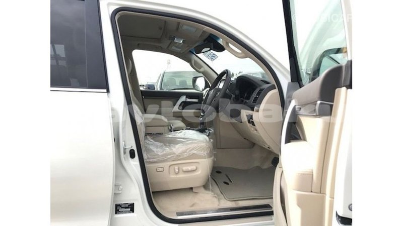 Big with watermark toyota land cruiser abseron import dubai 2552