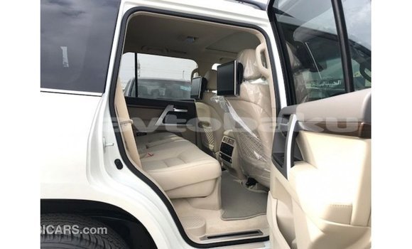 Buy Import Toyota Land Cruiser White Car in Import - Dubai in Abseron Buy Import Toyota Land Cruiser White Car in Import - Dubai in Abseron