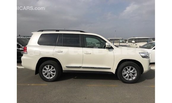 Buy Import Toyota Land Cruiser White Car in Import - Dubai in Abseron Buy Import Toyota Land Cruiser White Car in Import - Dubai in Abseron