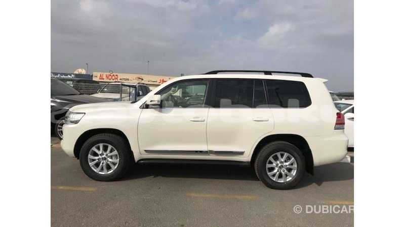 Big with watermark toyota land cruiser abseron import dubai 2552