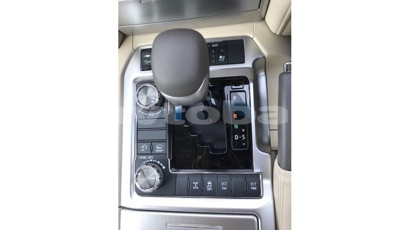 Big with watermark toyota land cruiser abseron import dubai 2552