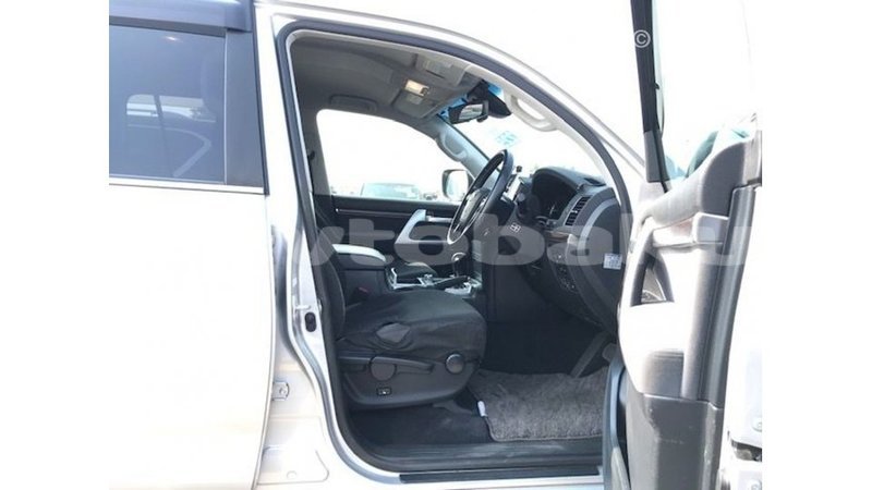 Big with watermark toyota land cruiser abseron import dubai 2553