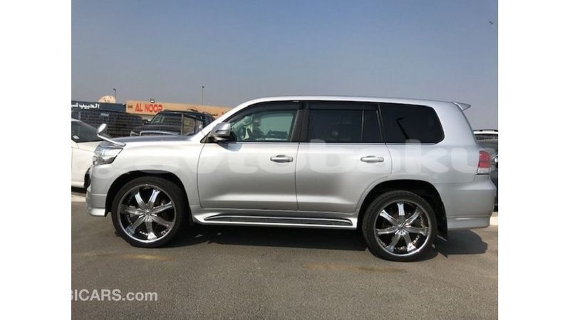 Big with watermark toyota land cruiser abseron import dubai 2553