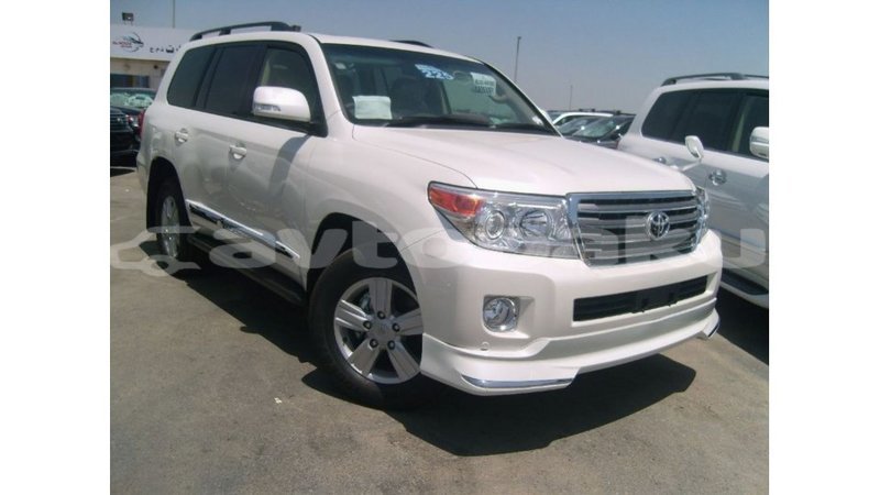 Big with watermark toyota land cruiser abseron import dubai 2560