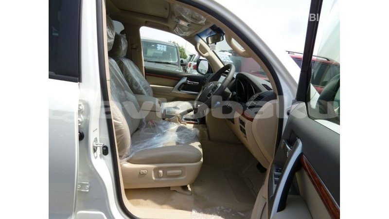 Big with watermark toyota land cruiser abseron import dubai 2564