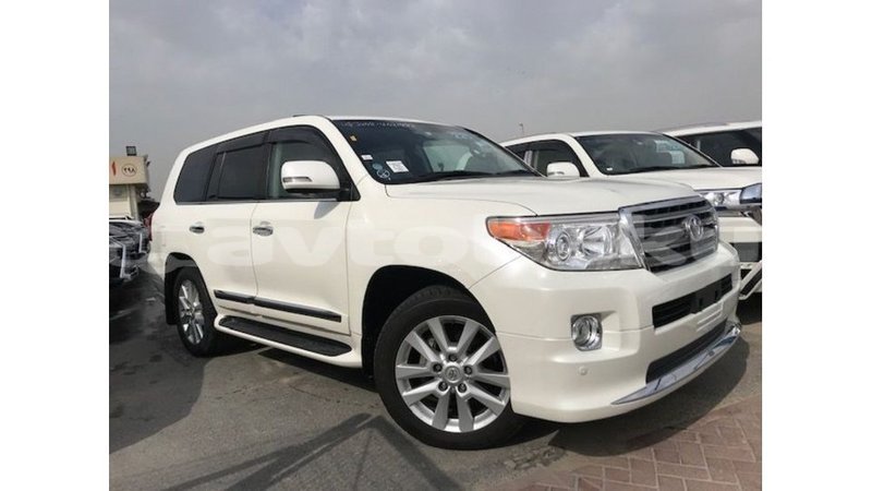 Big with watermark toyota land cruiser abseron import dubai 2582