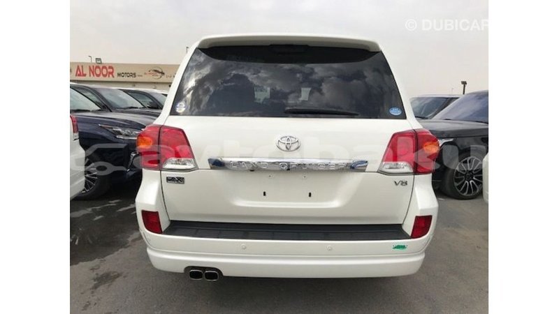 Big with watermark toyota land cruiser abseron import dubai 2582