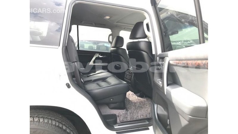 Big with watermark toyota land cruiser abseron import dubai 2582