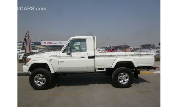 Buy Import Toyota Land Cruiser White Car in Import - Dubai in Abseron Buy Import Toyota Land Cruiser White Car in Import - Dubai in Abseron