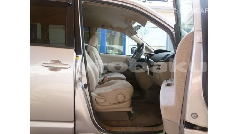 Big with watermark toyota voxy abseron import dubai 2590