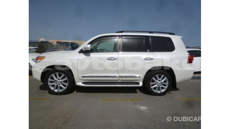 Big with watermark toyota land cruiser abseron import dubai 2640