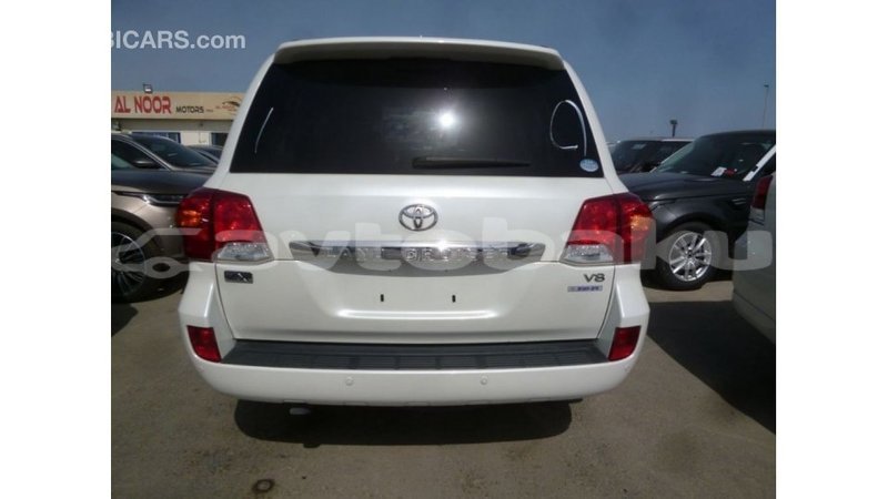 Big with watermark toyota land cruiser abseron import dubai 2640