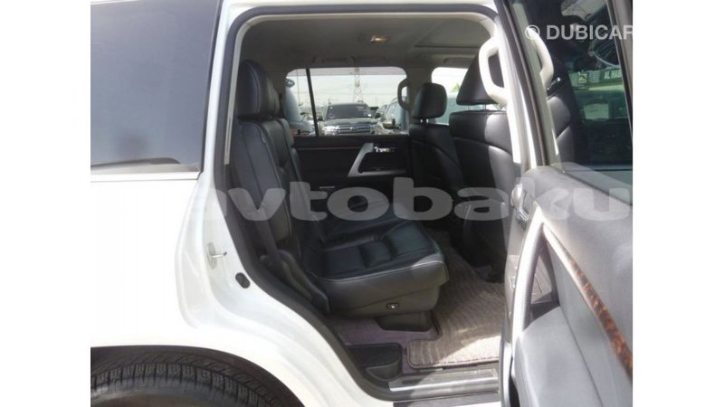 Big with watermark toyota land cruiser abseron import dubai 2640
