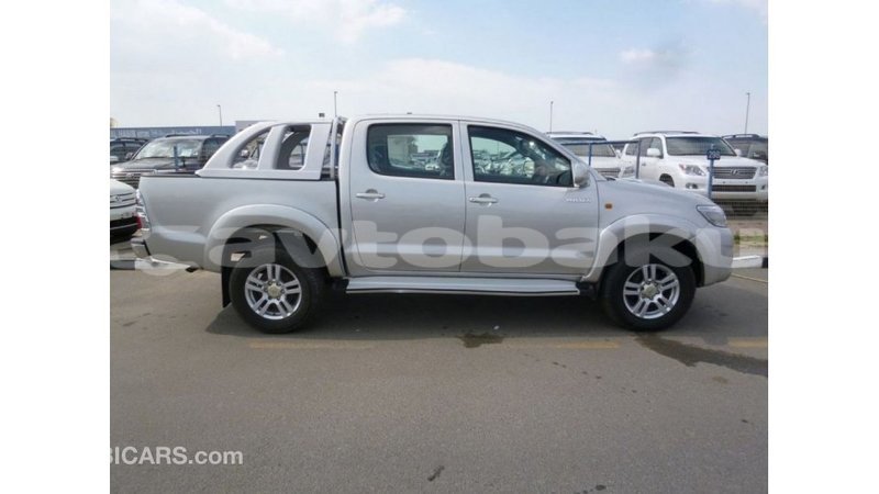 Big with watermark toyota hilux abseron import dubai 2642