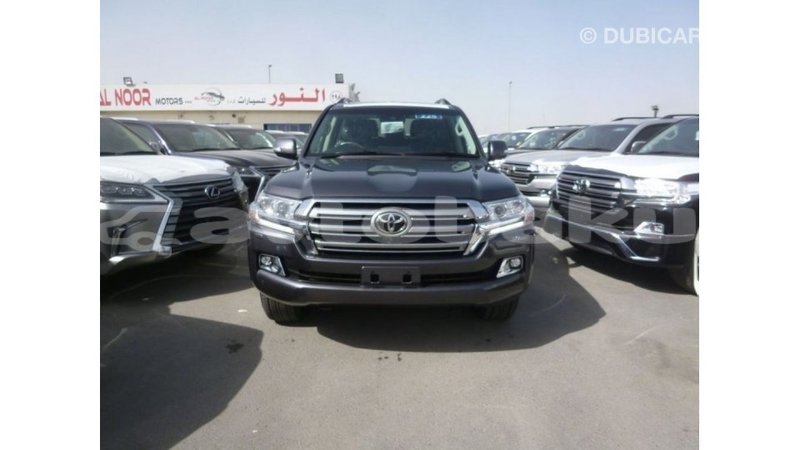 Big with watermark toyota land cruiser abseron import dubai 2656